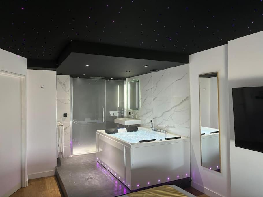 Penthouse Manhattan Jacuzzi Balneo Suite Luxe Tolosa Esterno foto